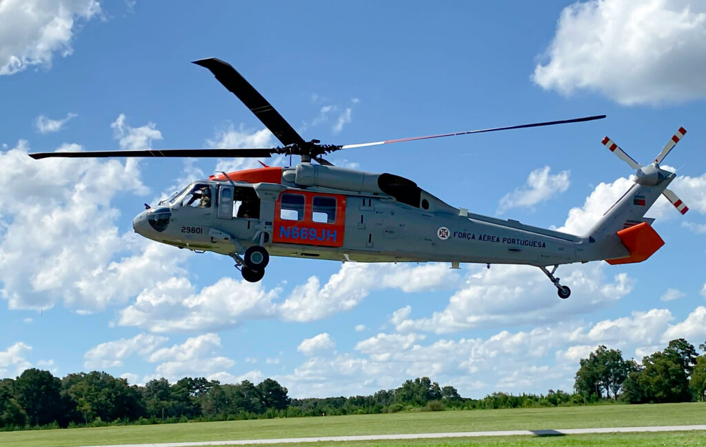 helicoptero Black UH-60 da Força Aérea Portuguesa